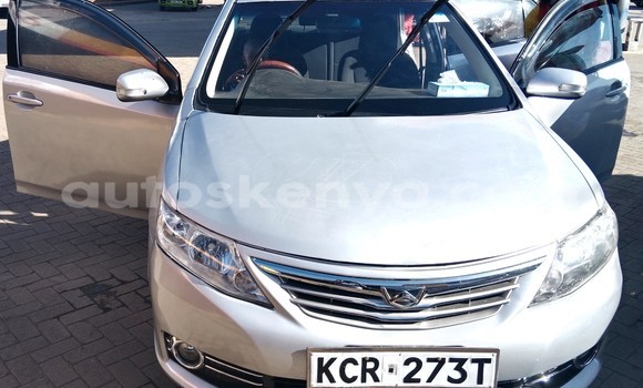 Oofamaa Toyota Allion Silver Makiinaa iti Nairobi keessatti Nairobi keessatti