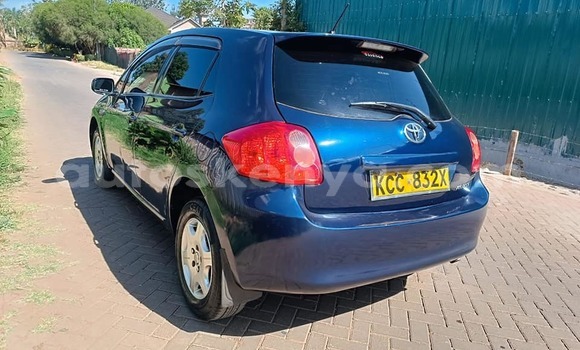 Oofamaa Toyota Auris Blue Makiinaa iti Nairobi keessatti Nairobi keessatti