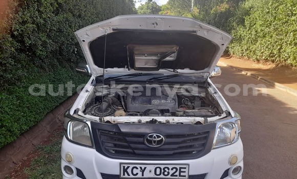 Oofamaa Toyota Hilux White Makiinaa iti Nairobi keessatti Nairobi keessatti Oofamaa Toyota Hilux White Makiinaa iti Nairobi keessatti Nairobi keessatti