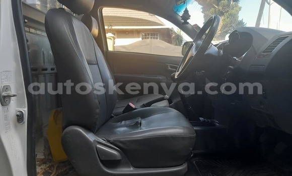 Oofamaa Toyota Hilux White Makiinaa iti Nairobi keessatti Nairobi keessatti Oofamaa Toyota Hilux White Makiinaa iti Nairobi keessatti Nairobi keessatti