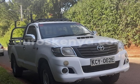 Oofamaa Toyota Hilux White Makiinaa iti Nairobi keessatti Nairobi keessatti Oofamaa Toyota Hilux White Makiinaa iti Nairobi keessatti Nairobi keessatti