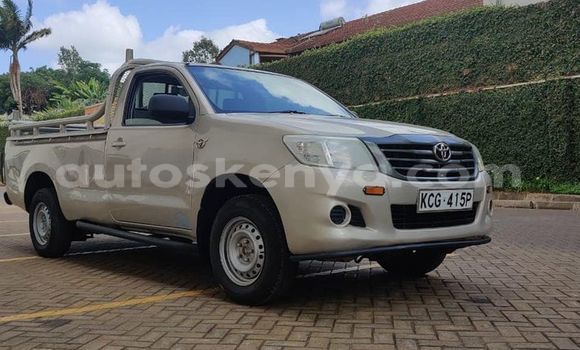 Nunua Ilio tumika Toyota Hilux Fedha Gari ndani ya Nairobi nchini Nairobi