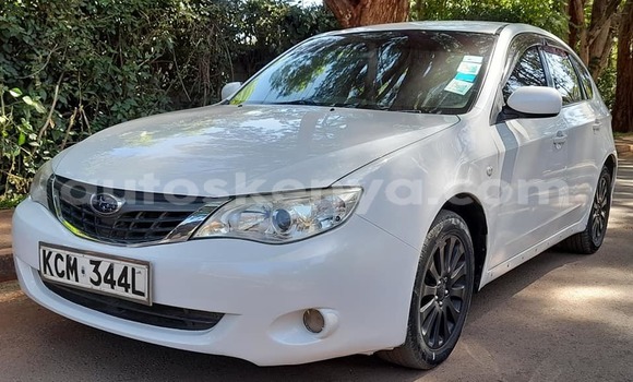 Nunua Ilio tumika Subaru Impreza Nyeupe Gari ndani ya Nairobi nchini Nairobi