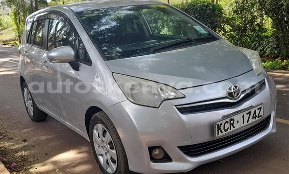 Oofamaa Toyota Ractis Silver Makiinaa iti Nairobi keessatti Nairobi keessatti