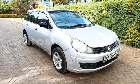 Oofamaa Nissan AD Silver Makiinaa iti Nairobi keessatti Nairobi keessatti