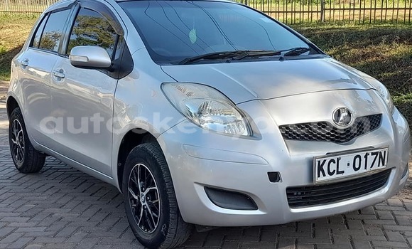 Nunua Ilio tumika Toyota Vitz Fedha Gari ndani ya Nairobi nchini Nairobi