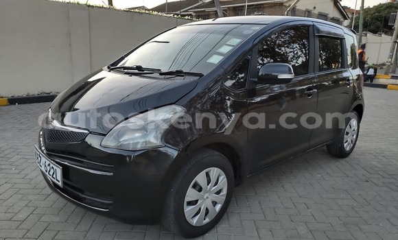 Oofamaa Toyota Ractis Black Makiinaa iti Nairobi keessatti Nairobi keessatti