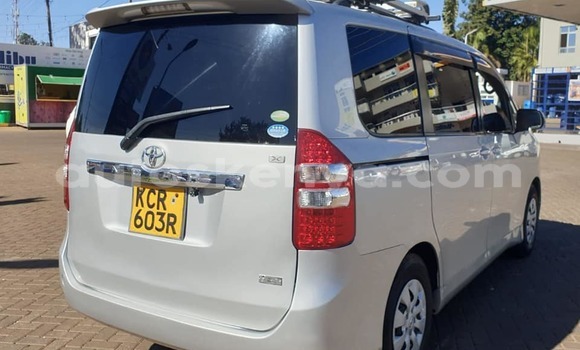Nunua Ilio tumika Toyota Noah Fedha Gari ndani ya Nairobi nchini Nairobi Nunua Ilio tumika Toyota Noah Fedha Gari ndani ya Nairobi nchini Nairobi