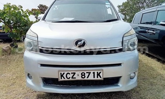 Nunua Ilio tumika Toyota Voxy Fedha Gari ndani ya Nairobi nchini Nairobi Nunua Ilio tumika Toyota Voxy Fedha Gari ndani ya Nairobi nchini Nairobi