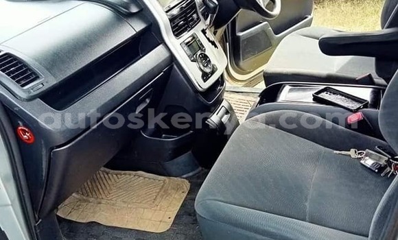 Nunua Ilio tumika Toyota Voxy Fedha Gari ndani ya Nairobi nchini Nairobi Nunua Ilio tumika Toyota Voxy Fedha Gari ndani ya Nairobi nchini Nairobi