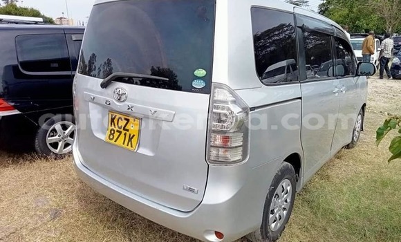 Nunua Ilio tumika Toyota Voxy Fedha Gari ndani ya Nairobi nchini Nairobi Nunua Ilio tumika Toyota Voxy Fedha Gari ndani ya Nairobi nchini Nairobi