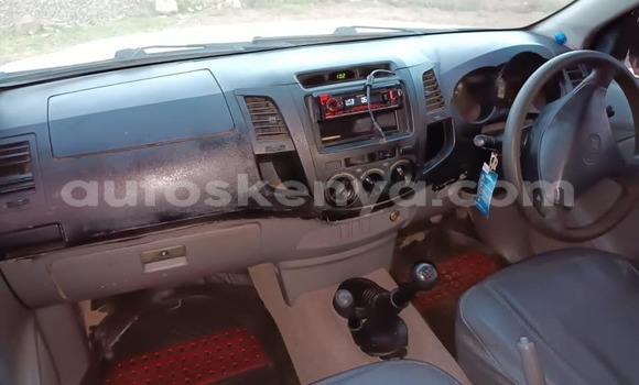 Nunua Ilio tumika Toyota Hilux Fedha Gari ndani ya Nairobi nchini Nairobi Nunua Ilio tumika Toyota Hilux Fedha Gari ndani ya Nairobi nchini Nairobi