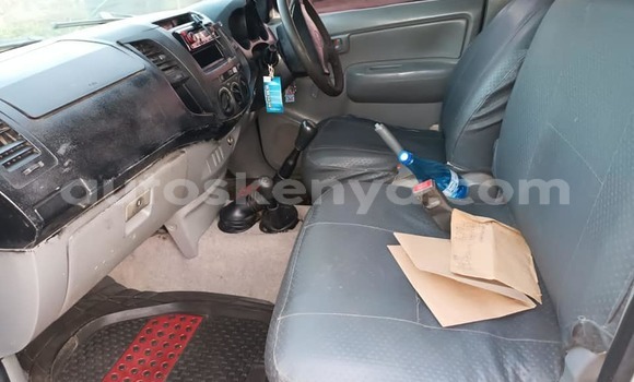 Nunua Ilio tumika Toyota Hilux Fedha Gari ndani ya Nairobi nchini Nairobi Nunua Ilio tumika Toyota Hilux Fedha Gari ndani ya Nairobi nchini Nairobi
