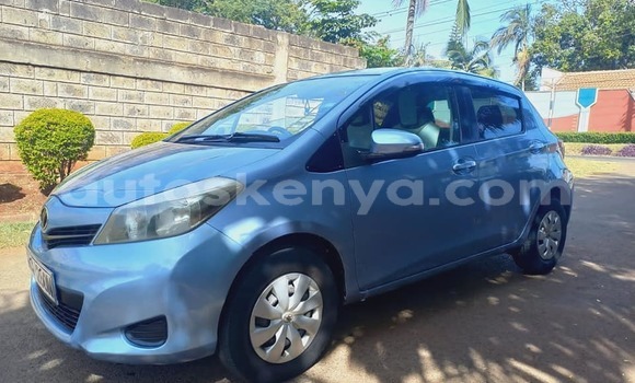 Oofamaa Toyota Vitz Blue Makiinaa iti Nairobi keessatti Nairobi keessatti