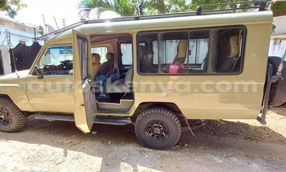Nunua Ilio tumika Toyota Land Cruiser Kijani Gari ndani ya Nairobi nchini Nairobi Nunua Ilio tumika Toyota Land Cruiser Kijani Gari ndani ya Nairobi nchini Nairobi