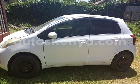 Nunua Ilio tumika Toyota Vitz Nyeupe Gari ndani ya Nairobi nchini Nairobi