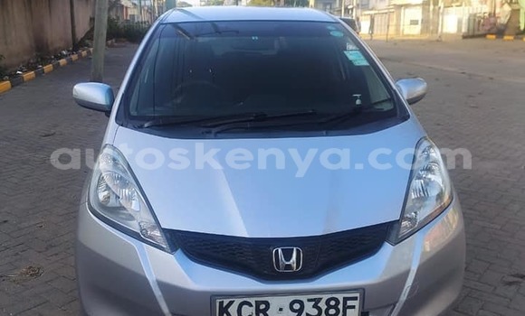 Nunua Ilio tumika Honda Fit Fedha Gari ndani ya Nairobi nchini Nairobi