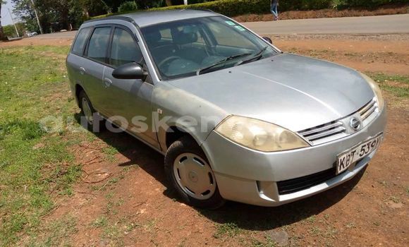 Oofamaa Nissan Wingroad Silver Makiinaa iti Nairobi keessatti Nairobi keessatti