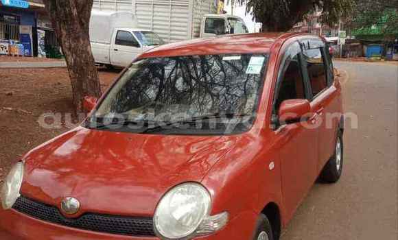 Oofamaa Toyota Sienta Red Makiinaa iti Nairobi keessatti Nairobi keessatti