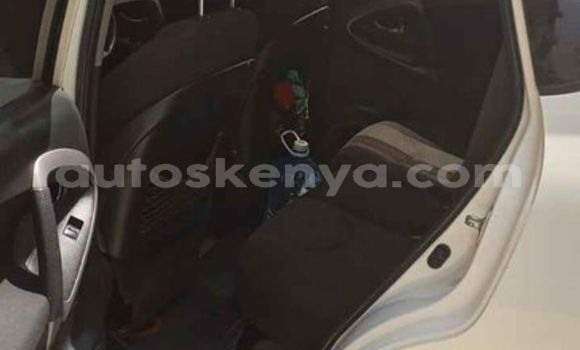 Oofamaa Toyota RAV4 White Makiinaa iti Nairobi keessatti Nairobi keessatti Oofamaa Toyota RAV4 White Makiinaa iti Nairobi keessatti Nairobi keessatti