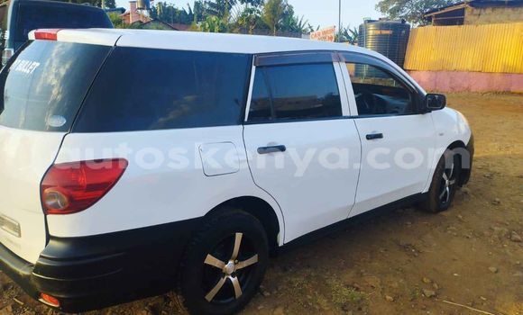 Oofamaa Nissan Wingroad White Makiinaa iti Nairobi keessatti Nairobi keessatti