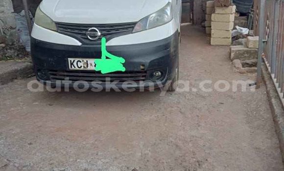 Oofamaa Nissan NV200 White Makiinaa iti Nairobi keessatti Nairobi keessatti