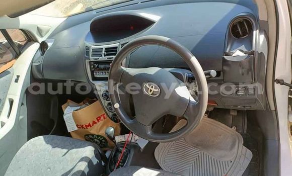 Oofamaa Toyota Vitz White Makiinaa iti Nairobi keessatti Nairobi keessatti Oofamaa Toyota Vitz White Makiinaa iti Nairobi keessatti Nairobi keessatti