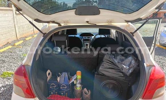 Oofamaa Toyota Vitz White Makiinaa iti Nairobi keessatti Nairobi keessatti Oofamaa Toyota Vitz White Makiinaa iti Nairobi keessatti Nairobi keessatti