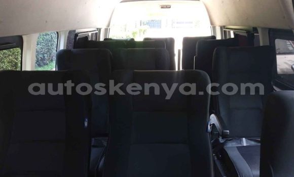 Oofamaa Toyota Hiace White Makiinaa iti Nairobi keessatti Nairobi keessatti Oofamaa Toyota Hiace White Makiinaa iti Nairobi keessatti Nairobi keessatti