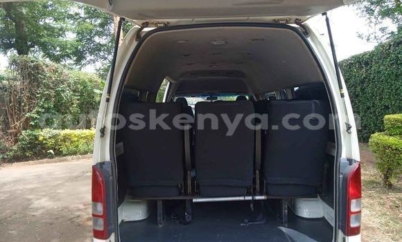 Oofamaa Toyota Hiace White Makiinaa iti Nairobi keessatti Nairobi keessatti Oofamaa Toyota Hiace White Makiinaa iti Nairobi keessatti Nairobi keessatti