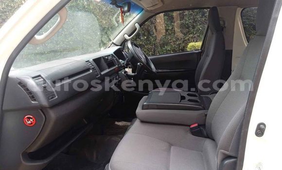 Oofamaa Toyota Hiace White Makiinaa iti Nairobi keessatti Nairobi keessatti Oofamaa Toyota Hiace White Makiinaa iti Nairobi keessatti Nairobi keessatti
