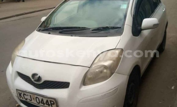 Nunua Ilio tumika Toyota Vitz Nyeupe Gari ndani ya Nairobi nchini Nairobi