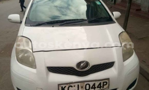 Oofamaa Toyota Vitz White Makiinaa iti Nairobi keessatti Nairobi keessatti Oofamaa Toyota Vitz White Makiinaa iti Nairobi keessatti Nairobi keessatti