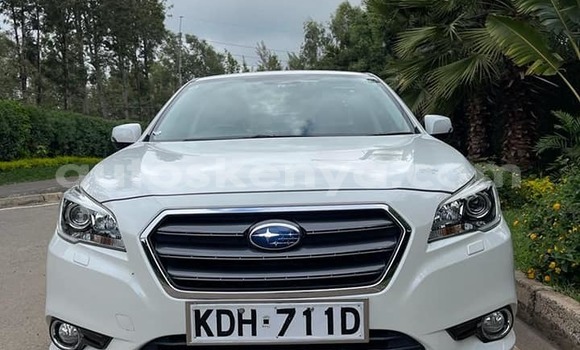Oofamaa Subaru Legacy White Makiinaa iti Nairobi keessatti Nairobi keessatti