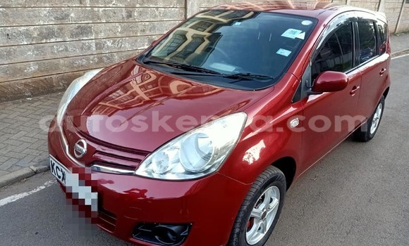Oofamaa Nissan Note Red Makiinaa iti Nairobi keessatti Nairobi keessatti