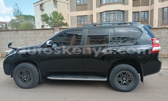 Oofamaa Toyota Land Cruiser Prado Black Makiinaa iti Nairobi keessatti Nairobi keessatti