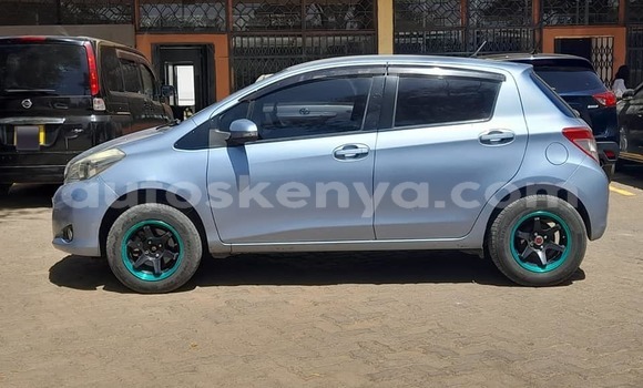Nunua Ilio tumika Toyota Vitz Bluu Gari ndani ya Nairobi nchini Nairobi