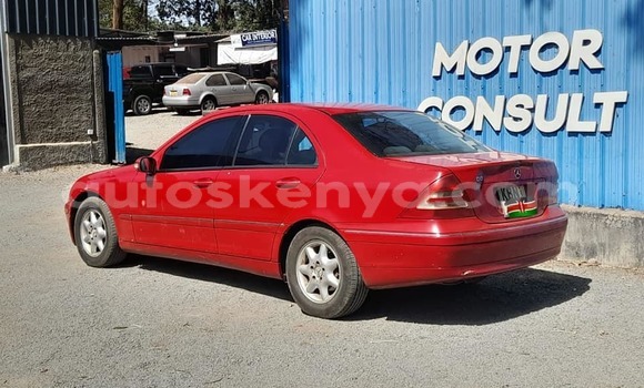 Nunua Ilio tumika Mercedes‒Benz C–Class Nyekundu Gari ndani ya Nairobi nchini Nairobi