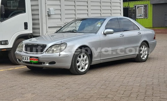 Oofamaa Mercedes‒Benz S–Class Silver Makiinaa iti Nairobi keessatti Nairobi keessatti
