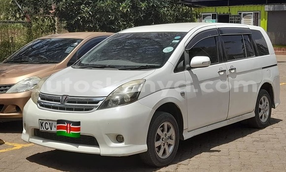 Buy Used Toyota ISIS White Car in Nairobi in Nairobi