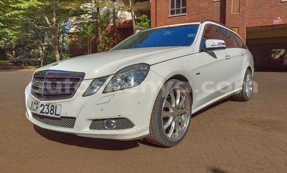 Nunua Ilio tumika Mercedes-Benz E-Classe Nyeupe Gari ndani ya Nairobi nchini Nairobi