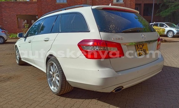 Oofamaa Mercedes-Benz E-Classe White Makiinaa iti Nairobi keessatti Nairobi keessatti Oofamaa Mercedes-Benz E-Classe White Makiinaa iti Nairobi keessatti Nairobi keessatti