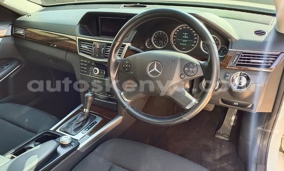 Oofamaa Mercedes-Benz E-Classe White Makiinaa iti Nairobi keessatti Nairobi keessatti Oofamaa Mercedes-Benz E-Classe White Makiinaa iti Nairobi keessatti Nairobi keessatti