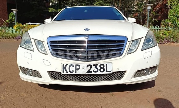 Oofamaa Mercedes-Benz E-Classe White Makiinaa iti Nairobi keessatti Nairobi keessatti Oofamaa Mercedes-Benz E-Classe White Makiinaa iti Nairobi keessatti Nairobi keessatti