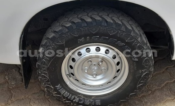 Oofamaa Toyota Hilux White Makiinaa iti Nairobi keessatti Nairobi keessatti Oofamaa Toyota Hilux White Makiinaa iti Nairobi keessatti Nairobi keessatti