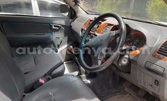Oofamaa Toyota Hilux White Makiinaa iti Nairobi keessatti Nairobi keessatti Oofamaa Toyota Hilux White Makiinaa iti Nairobi keessatti Nairobi keessatti