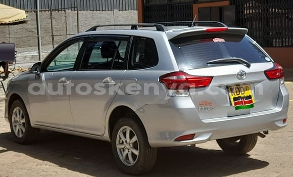Oofamaa Toyota Fielder Silver Makiinaa iti Nairobi keessatti Nairobi keessatti