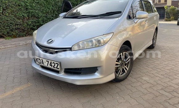 Oofamaa Toyota Wish Silver Makiinaa iti Nairobi keessatti Nairobi keessatti