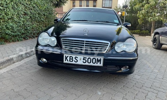 Nunua Ilio tumika Mercedes‒Benz C–Class Nyeusi Gari ndani ya Nairobi nchini Nairobi