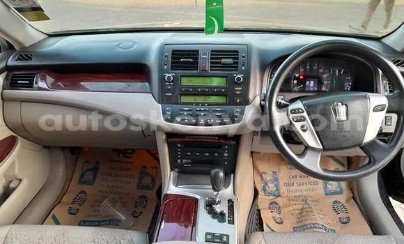 Nunua Ilio tumika Toyota Crown Nyeusi Gari ndani ya Nairobi nchini Nairobi Nunua Ilio tumika Toyota Crown Nyeusi Gari ndani ya Nairobi nchini Nairobi